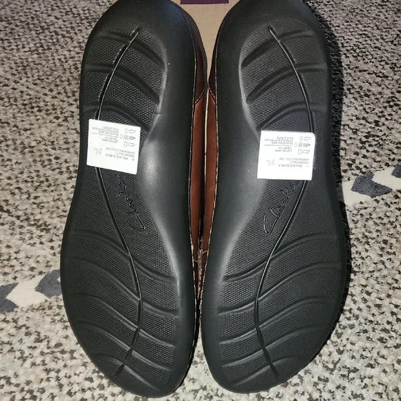 Clarks Women's Chestnut Brown Loafers - Picture 5 of 6